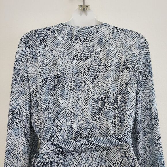 Gianni Bini Women's Wrap Dress Small Gray Snakeskin Print Mini Ruffle - Picture 9 of 11